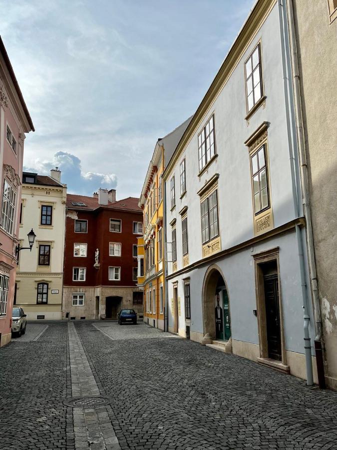 Varga Apartman Шопрон Екстериор снимка